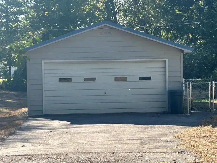 121 2nd St, Big Sandy, TN 38221 - #3