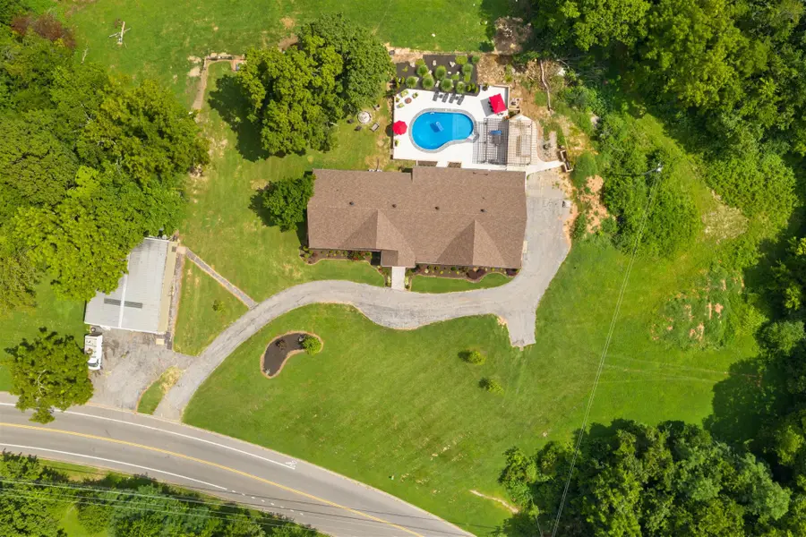 2385 Old Ashland City Rd, Clarksville, TN 37043 - #2