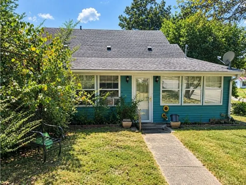 701 Hopkinsville St, Princeton, KY 42445 - #1