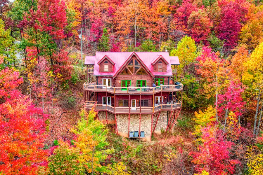 725 Big Bear Ridge Road, Gatlinburg, TN 37738 - #3