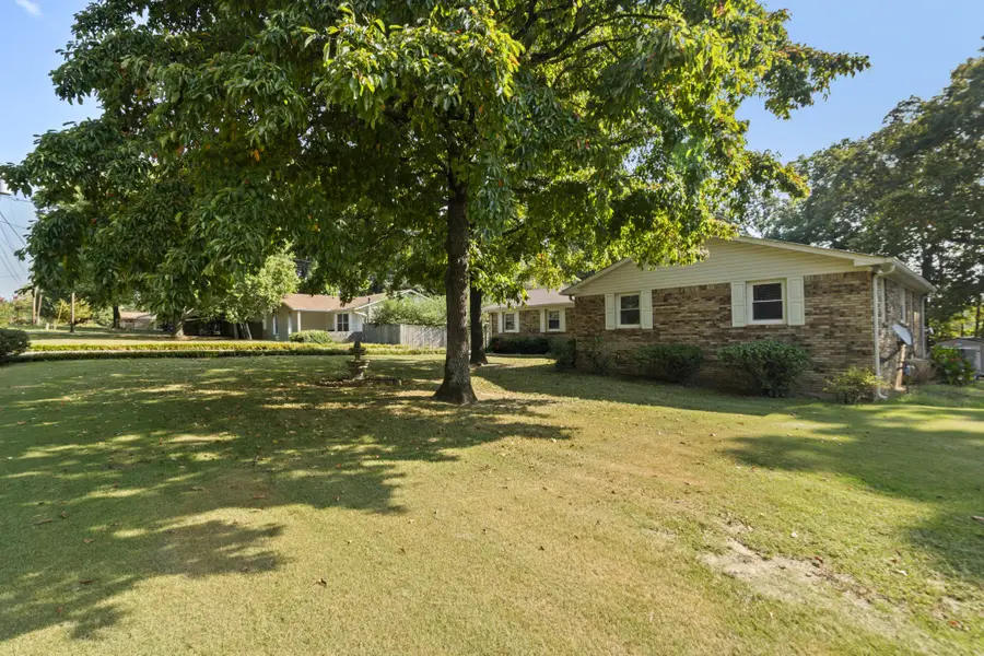 126 Robin Hood Rd, Dickson, TN 37055 - #2