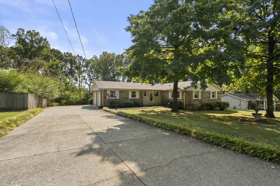 126 Robin Hood Rd, Dickson, TN 37055 - #3
