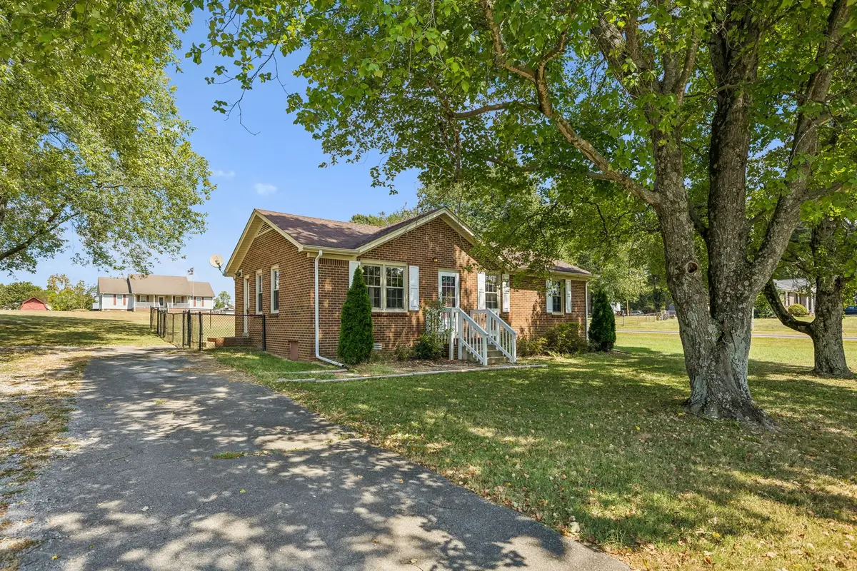 2734 Carters Creek Station Rd, Columbia, TN 38401 - #1
