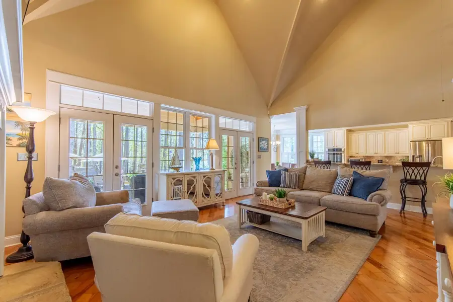 1240 Point Grand Dr, Savannah, TN 38372 - #2