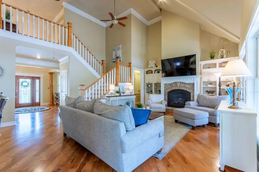 1240 Point Grand Dr, Savannah, TN 38372 - #3