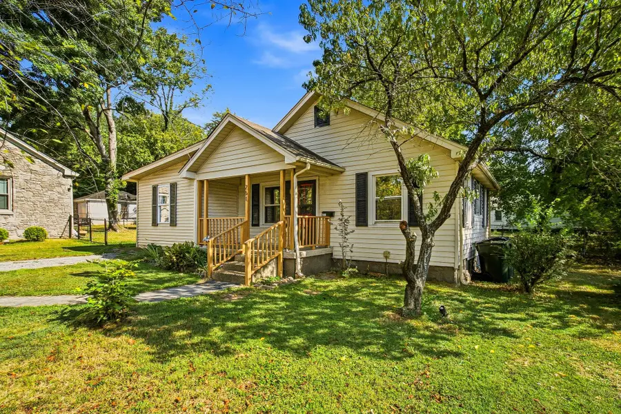 261 E Eastland St, Gallatin, TN 37066 - #3