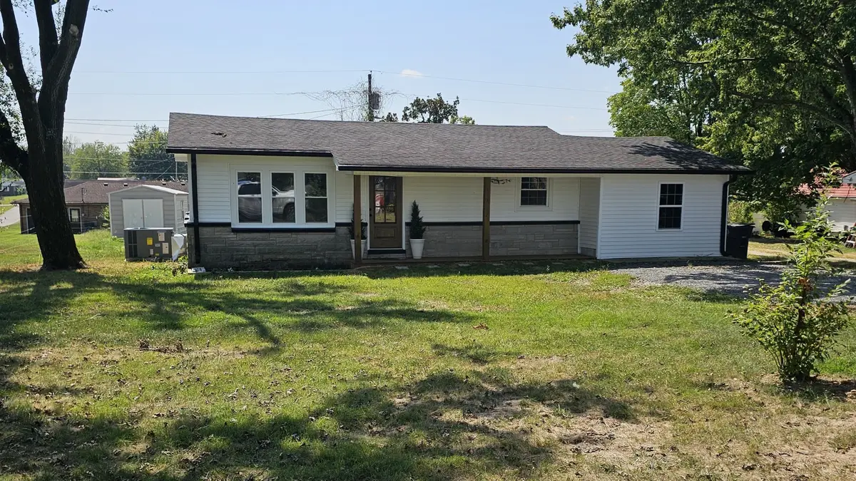 212 Donoho Ave, Lafayette, TN 37083 - #1