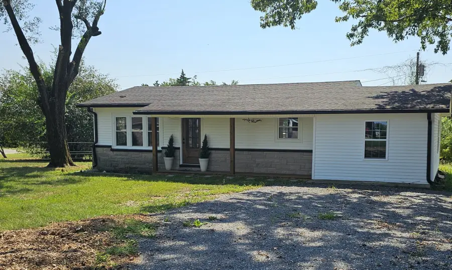 212 Donoho Ave, Lafayette, TN 37083 - #2