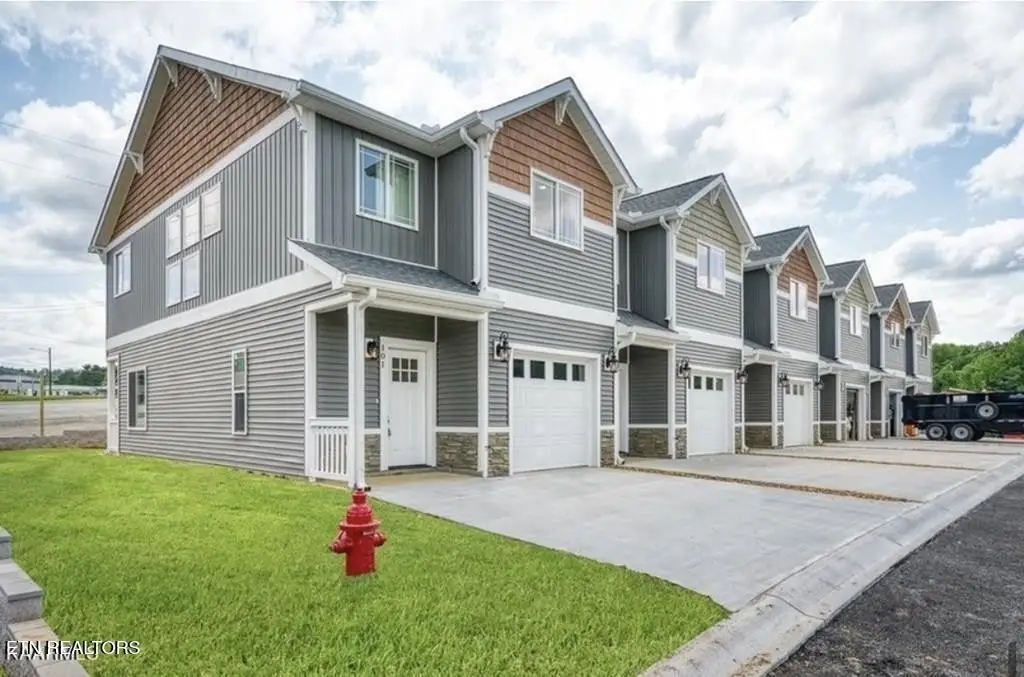 1038 E Main St, Livingston, TN 38570 - #1
