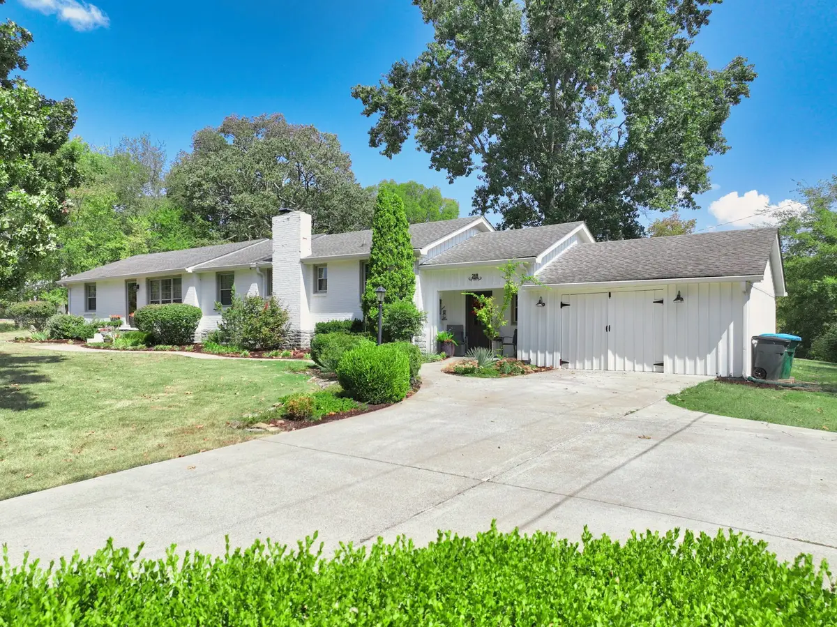 218 Harbor Dr, Hendersonville, TN 37075 - #1