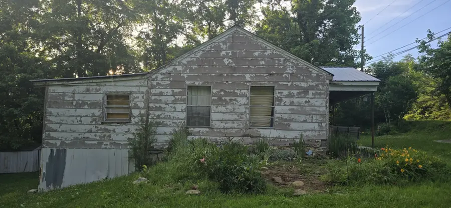 539 E Peter Ave, Monterey, TN 38574 - #2