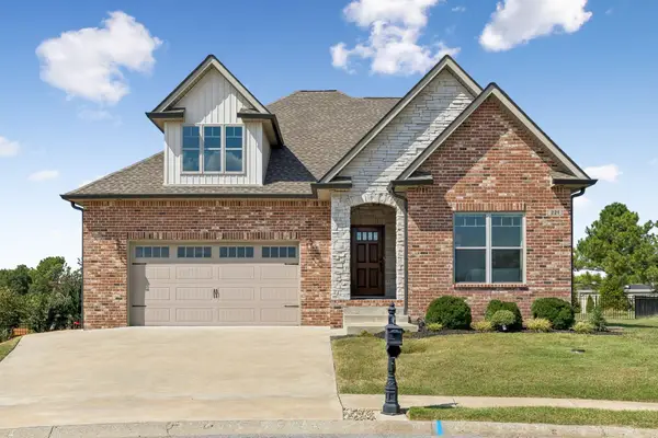 221 Dorchester Cir, Clarksville, TN 37043