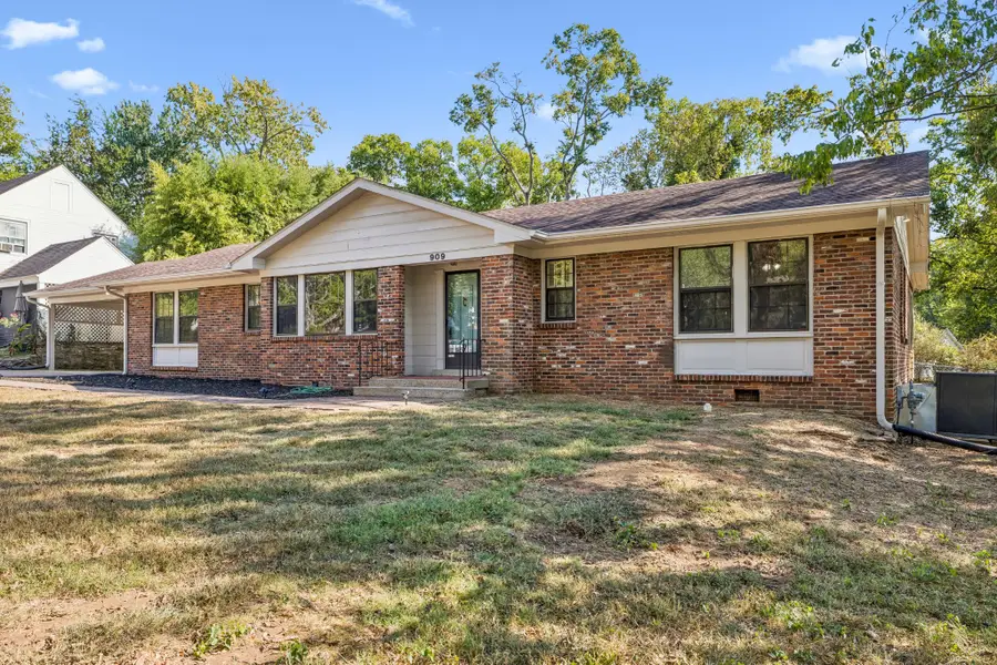 909 Hillcrest Ave, Columbia, TN 38401 - #2