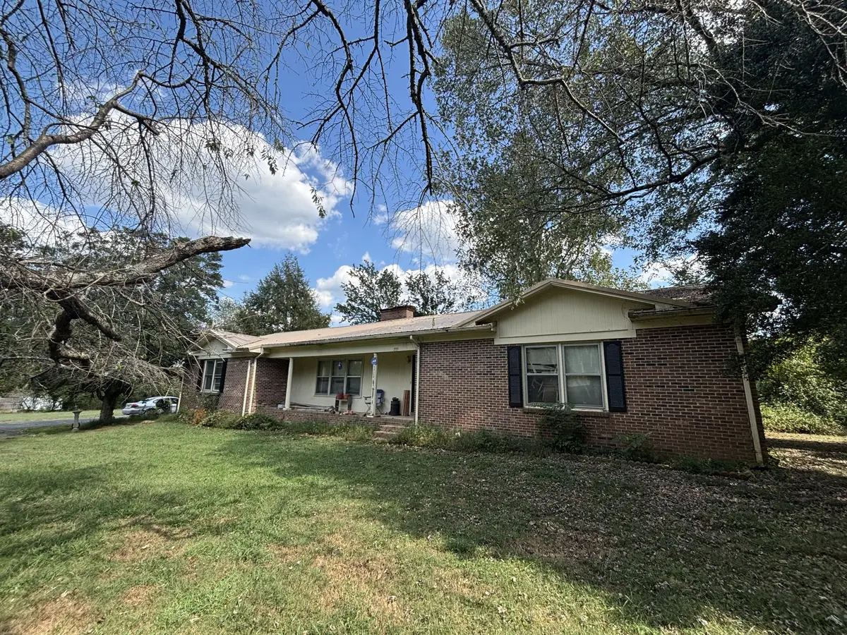735 Hickory Dr, Pulaski, TN 38478 - #1