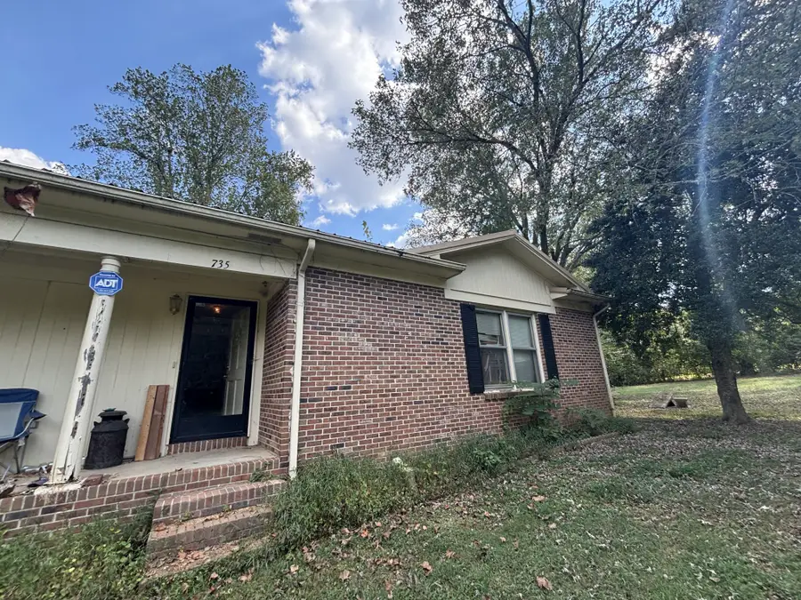 735 Hickory Dr, Pulaski, TN 38478 - #2