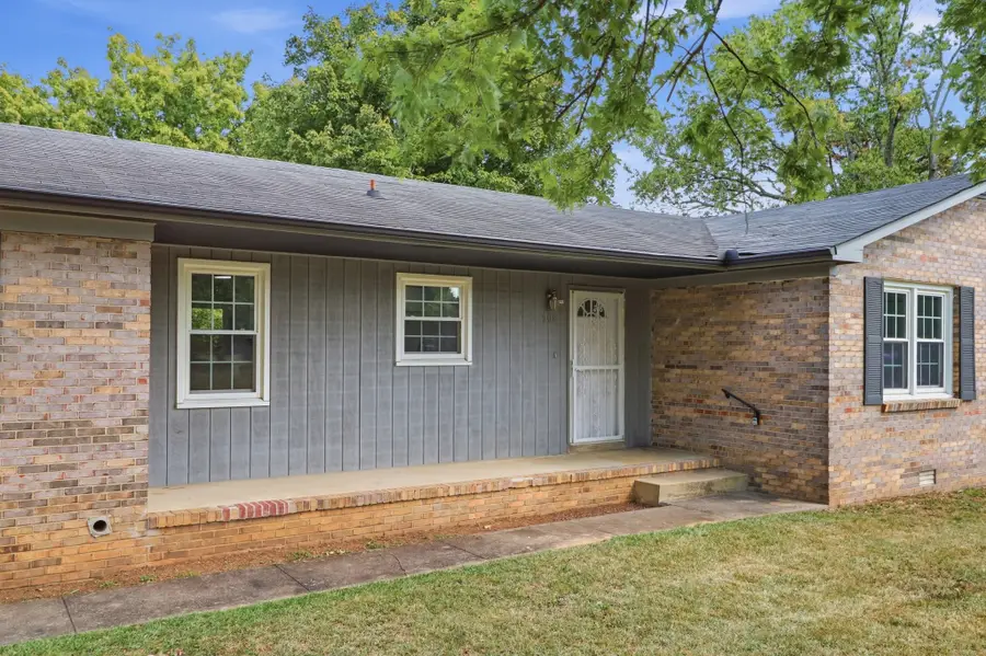906 Mead Dr, Shelbyville, TN 37160 - #2
