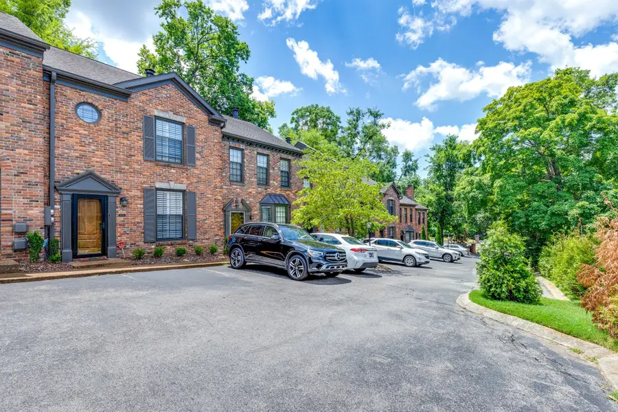 2018 Stokes Ln, Nashville, TN 37215 - #2