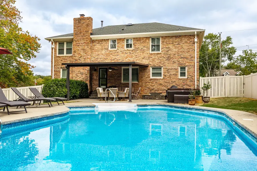 107 Meadow Ln, Hendersonville, TN 37075 - #2