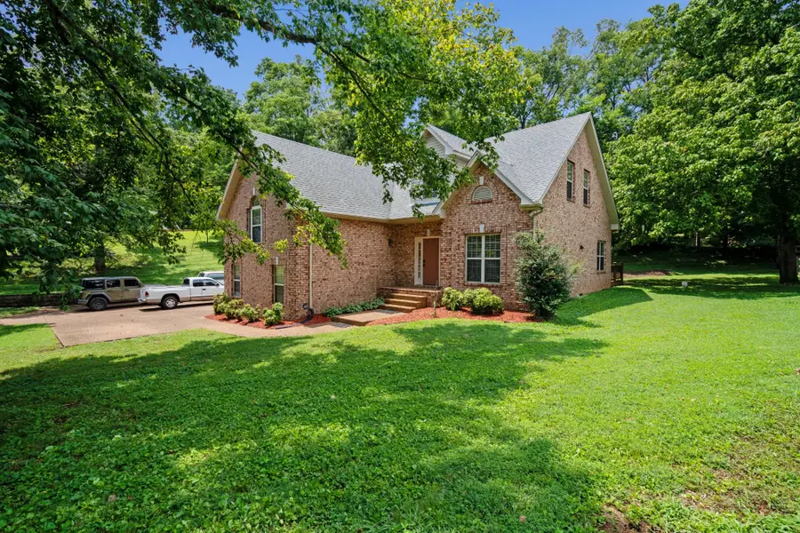 1011 Dickens Dr, Mount Juliet, TN 37122 - #2