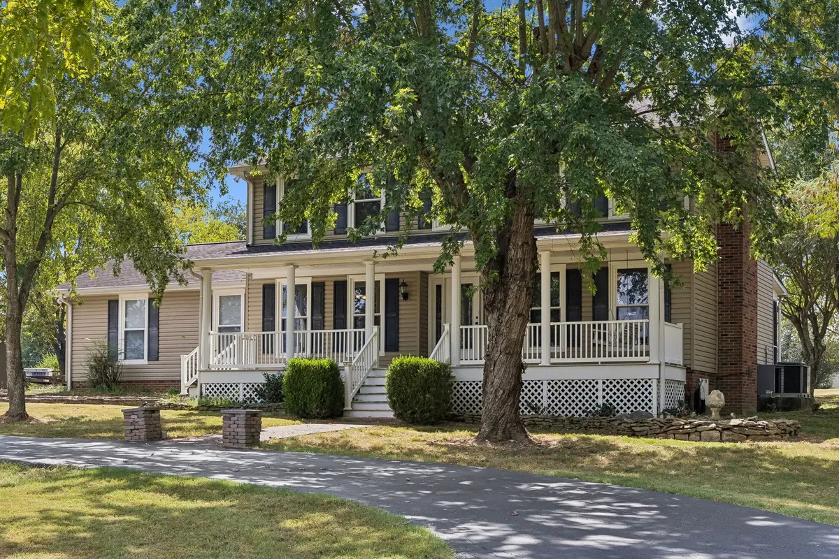 554 Douglas Bend Rd, Gallatin, TN 37066 - #1