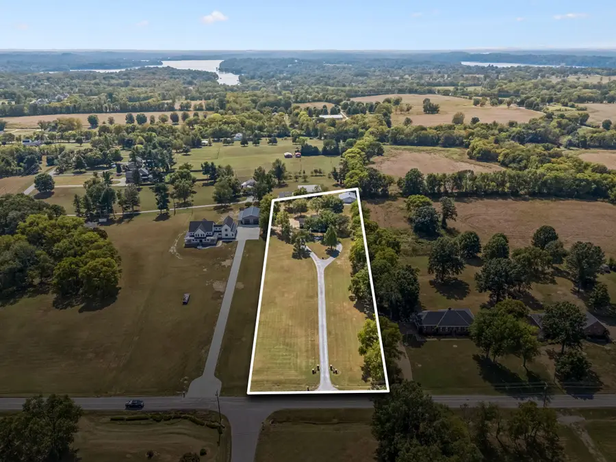 554 Douglas Bend Rd, Gallatin, TN 37066 - #2