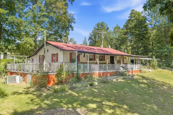 395 Martin Cir, Lobelville, TN 37097
