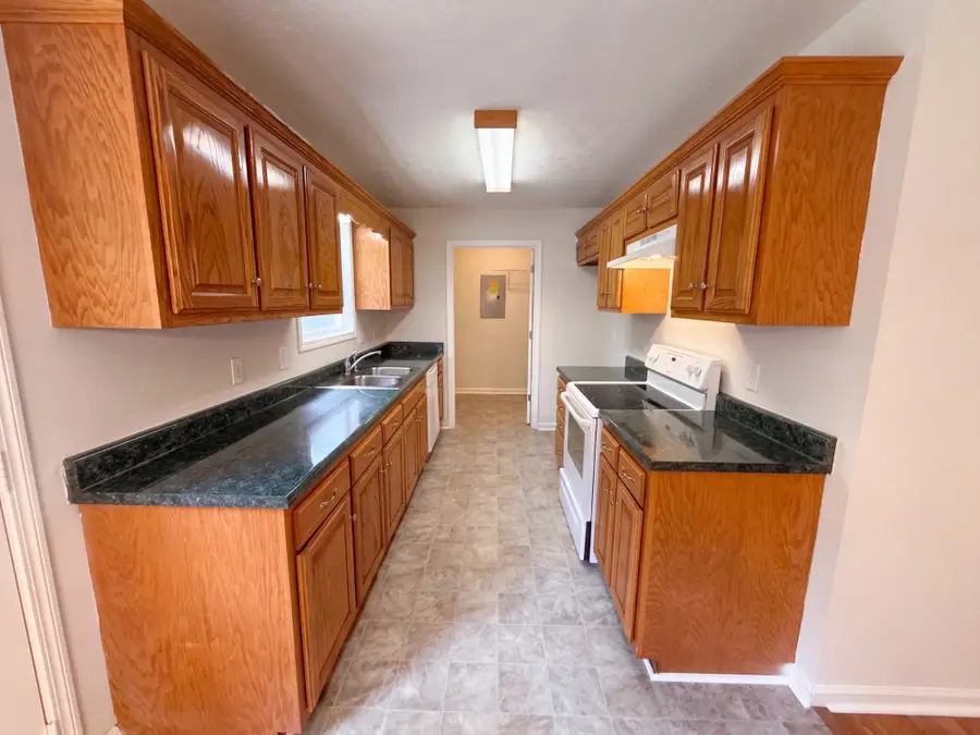 685 Douglas Ave, Lewisburg, TN 37091 - #2