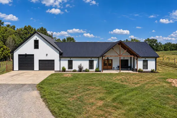 103 Marty Robbins Rd, Bethpage, TN 37022