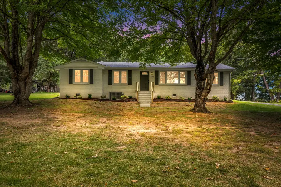 104 S Hummingbird Ln S, Dickson, TN 37055 - #2