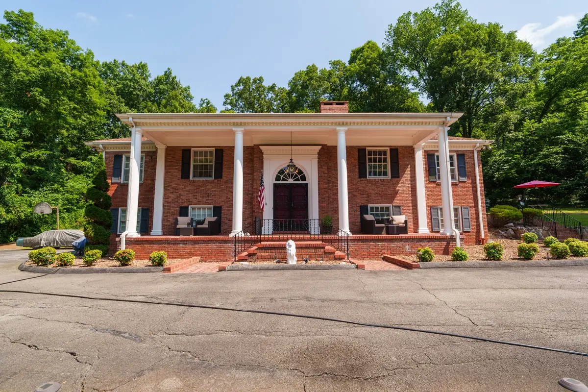 423 S Hillcrest Dr, Livingston, TN 38570 - #1