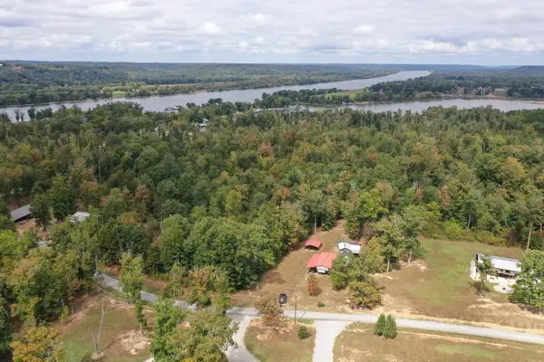 52 Cardinal Hollow Rd, Linden, TN 37096