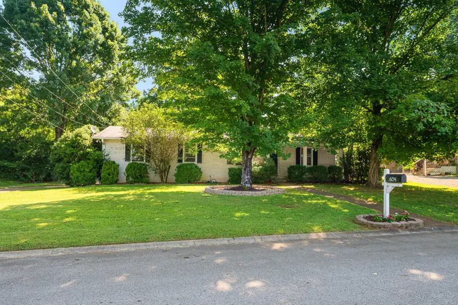 604 Meadow Lane Dr, Nashville, TN 37221 - #2