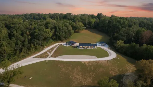 1447 W Beaverdam Rd, Centerville, TN 37033