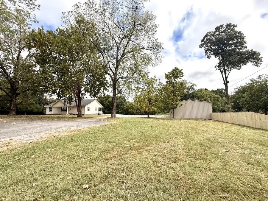 1235 Yell Rd, Lewisburg, TN 37091 - #2
