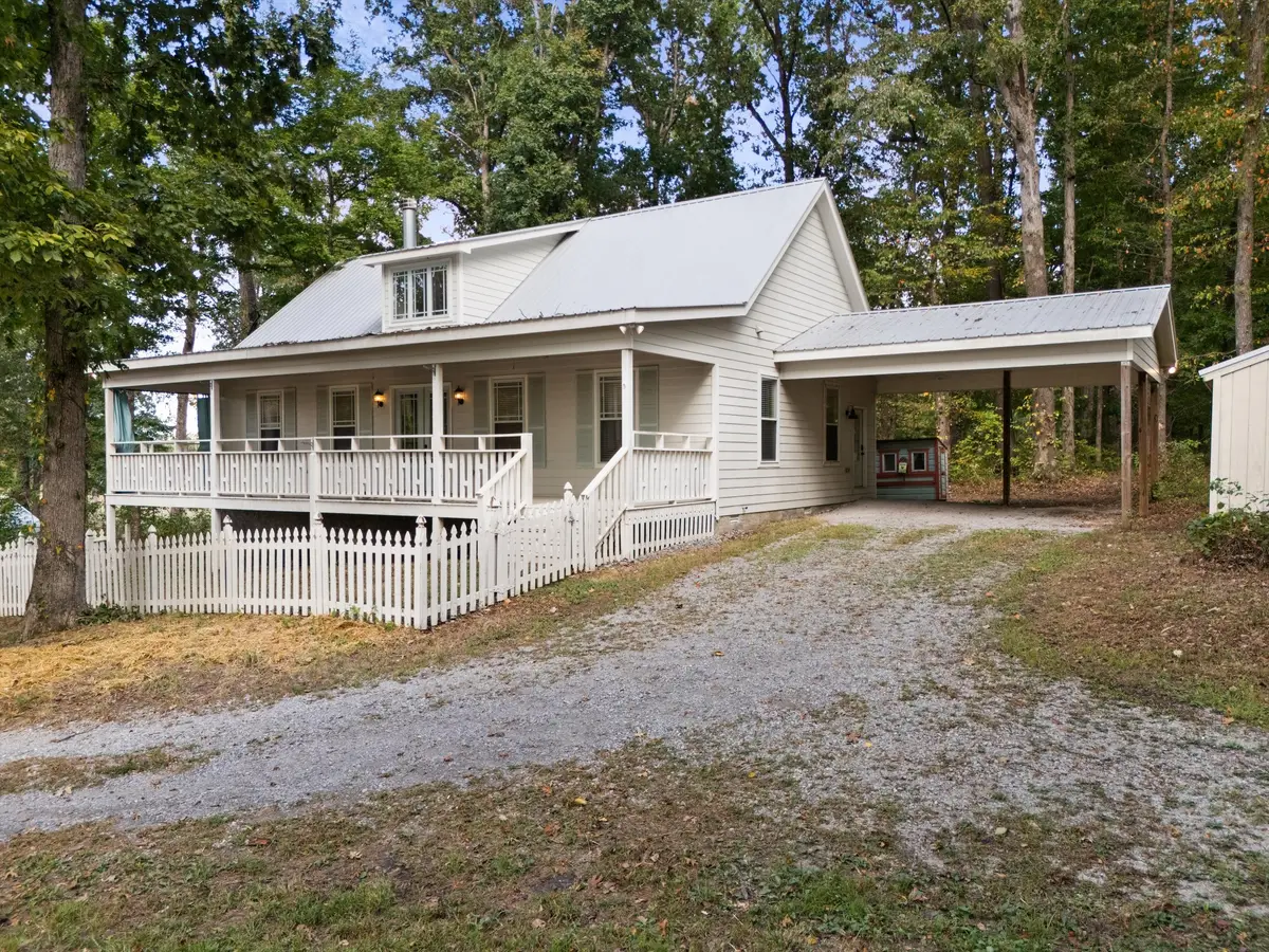 423 Eastside Rd, Burns, TN 37029 - #1