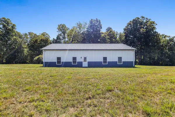 2 Albert Fentress Rd, Greenbrier, TN 37073