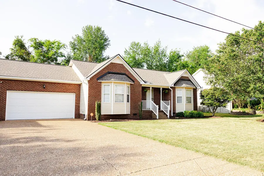 2109 Geneva Dr, Thompsons Station, TN 37179 - #2