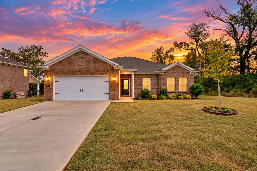 560 Fredericksburg Dr, Gallatin, TN 37066 - #2