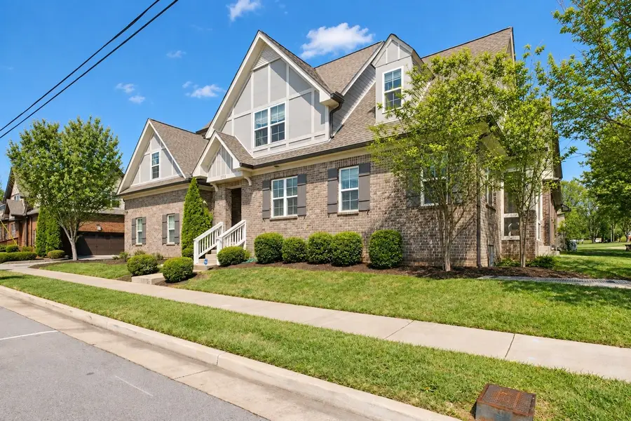2738 Lakeland Dr, Nashville, TN 37214 - #2