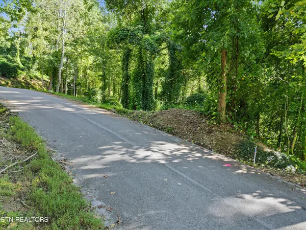 15 Davenport Rd, Gatlinburg, TN 37738