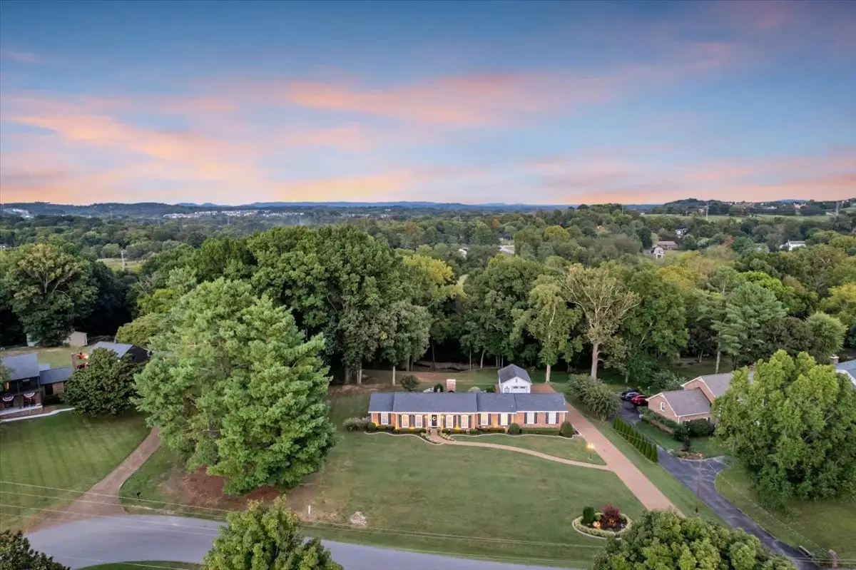 303 Ellington Dr, Franklin, TN 37064 - #1