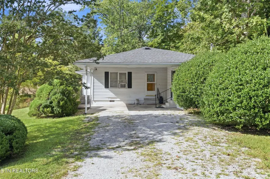 209 Oak St, Jellico, TN 37762 - #2