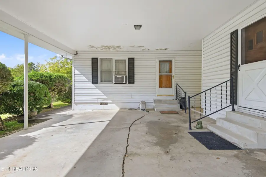 209 Oak St, Jellico, TN 37762 - #3