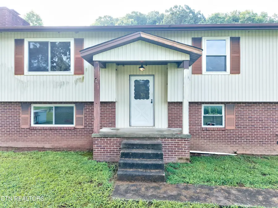 572 S Union Grove Rd, Friendsville, TN 37737 - #3