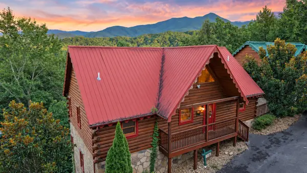 1757 Mountain Shadow Way, Gatlinburg, TN 37738