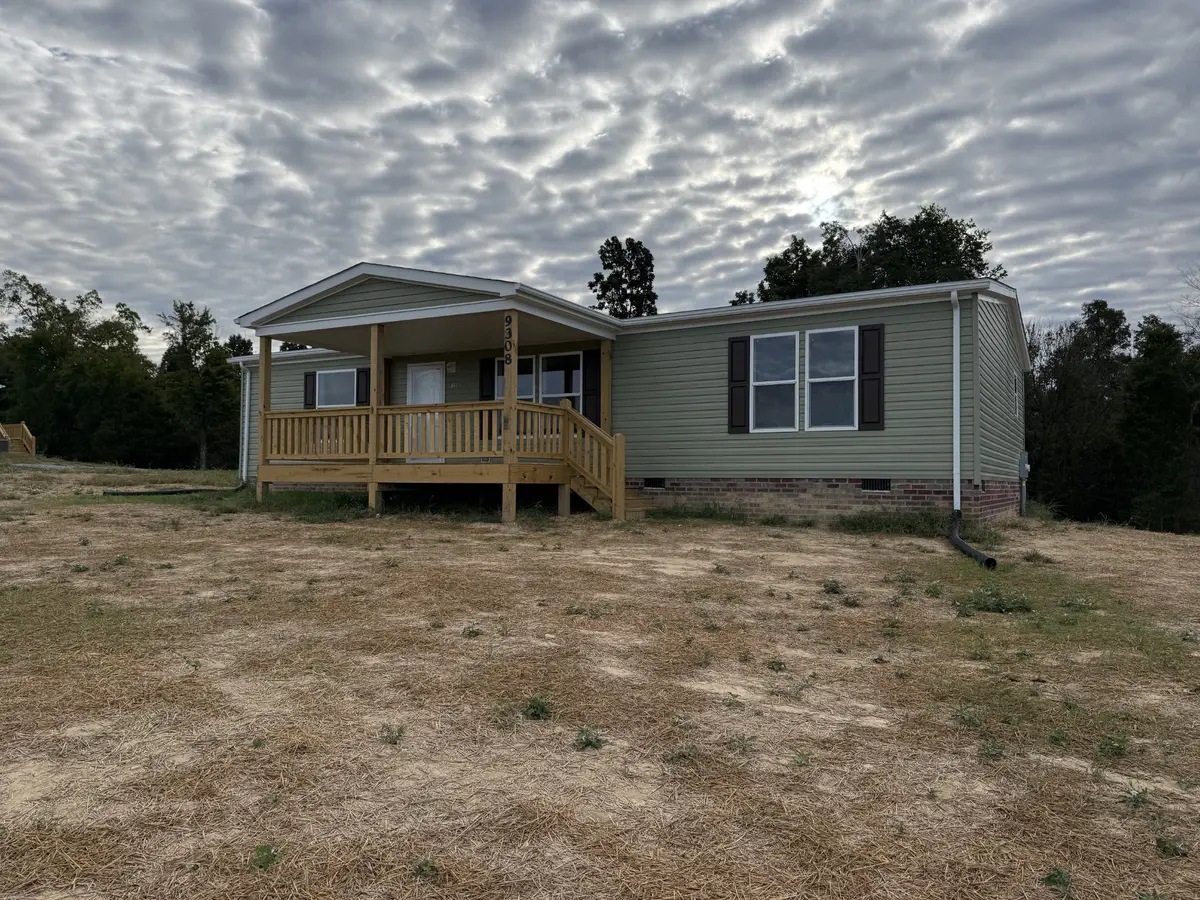 9280 Sunrise Rd, Red Boiling Springs, TN 37150 - #1