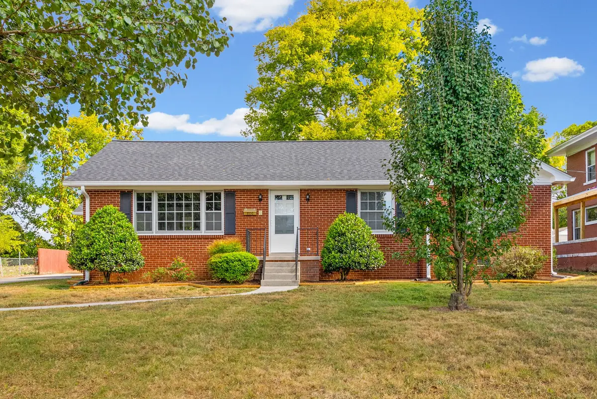 800 E 7th St, Hopkinsville, KY 42240 - #1