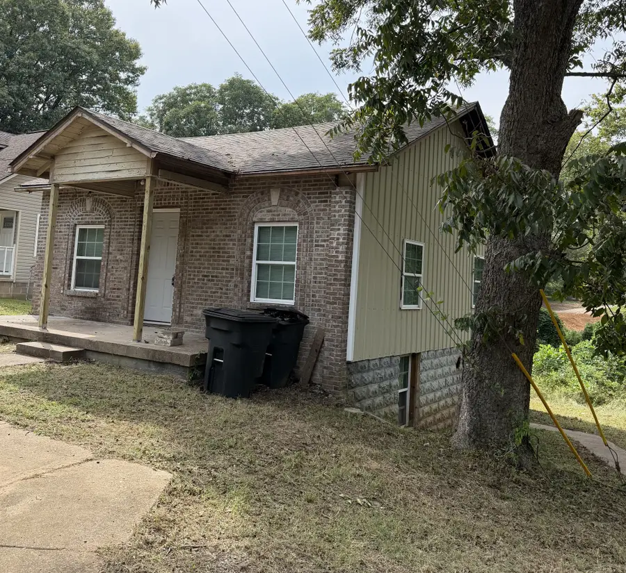 422 N Brewer St, Paris, TN 38242 - #2