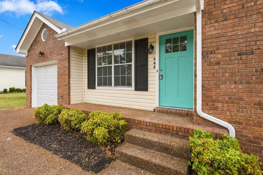 342 N Birchwood Dr, Hendersonville, TN 37075 - #2