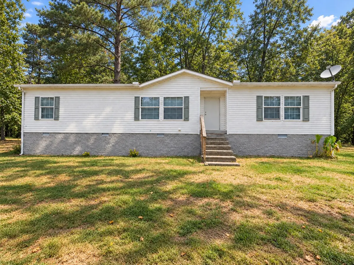 225 Pineview Rd, Linden, TN 37096 - #1